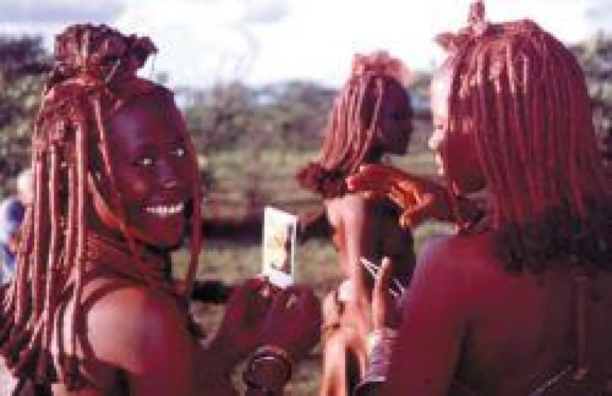 Auch Begegnungen mit Himba-Frauen sind Bestandteil der neuen Namibia-Reise für Frauen von Iwanowskis