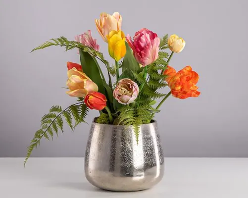 Bild: Stylisch, täuschend echt und absolut pflegefrei: Kunstblumen für zu Hause – ganz neu interpretiert