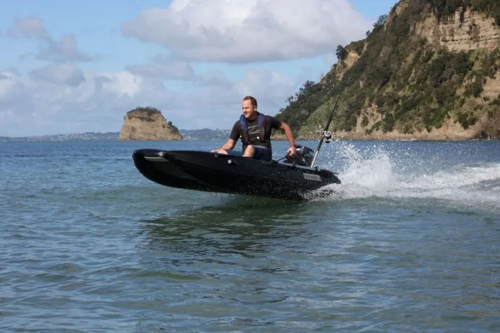 Faltbares Katamaran-Schlauchboot aus Neuseeland Bild: Faltbares Katamaran-Schlauchboot aus Neuseeland