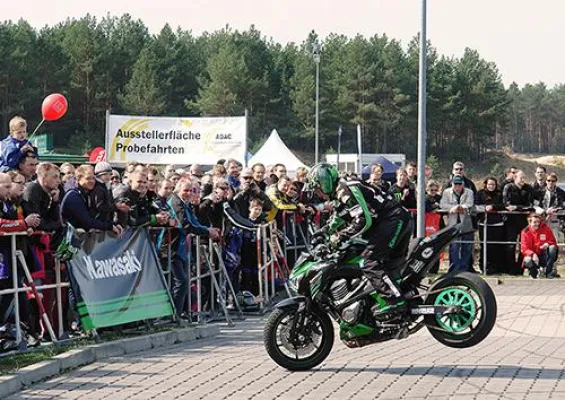 Bild: Motorrad-Auftakt in Linthe: StartUp Day 2014
