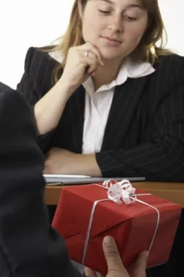 Bild: Schöne Bescherung: Weihnachtsgeschenke im Job