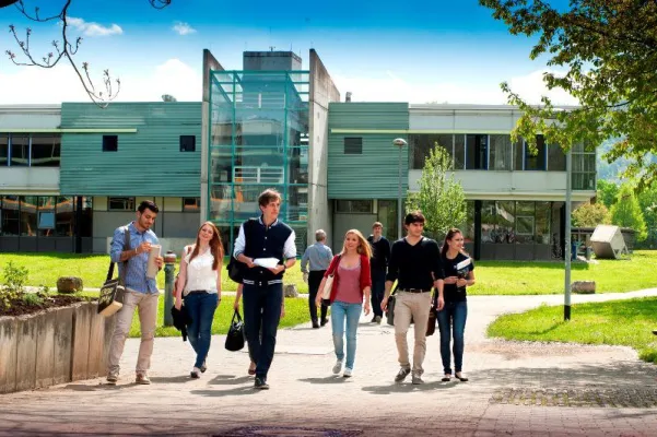 Bild: CHE Ranking: Spitzengruppe für Maschinenbau und Angewandte Chemie der Hochschule Reutlingen
