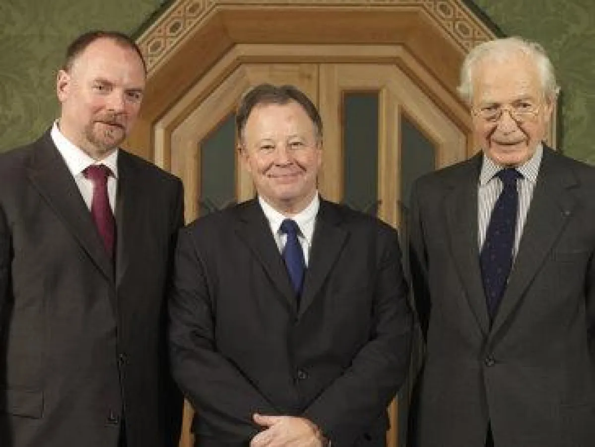 vlnr Michael Pleitgen, Koordinator WSET Deutschland; Ian Harris, CEO WSET; Michael Broadbent MW Ehrenpräsident WSET