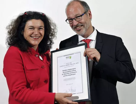 Bild: Steffi G. Riedel-Heller erhält Alzheimer-Forschungspreis der Hans und Ilse Breuer-Stiftung