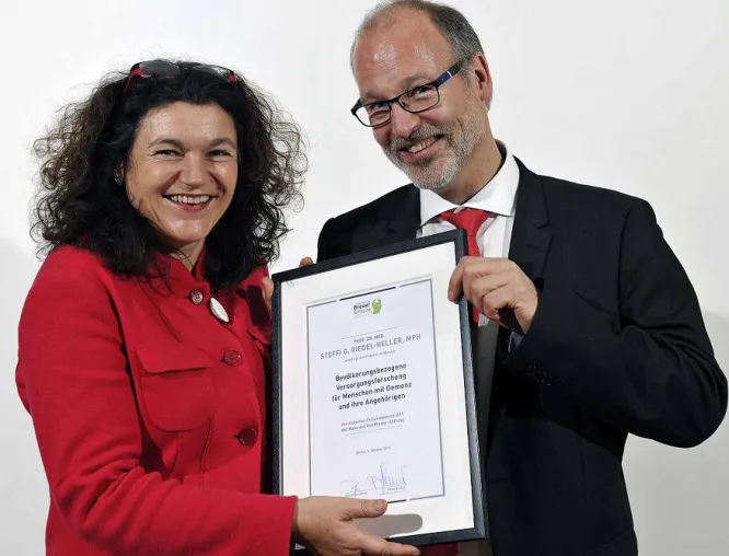 Bild: Steffi G. Riedel-Heller erhält Alzheimer-Forschungspreis der Hans und Ilse Breuer-Stiftung