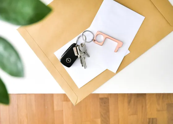 Cleveres Gadget gegen Corona - Der Schlüsselanhänger für keimfreie Hände Bild: Cleveres Gadget gegen Corona - Der Schlüsselanhänger für keimfreie Hände