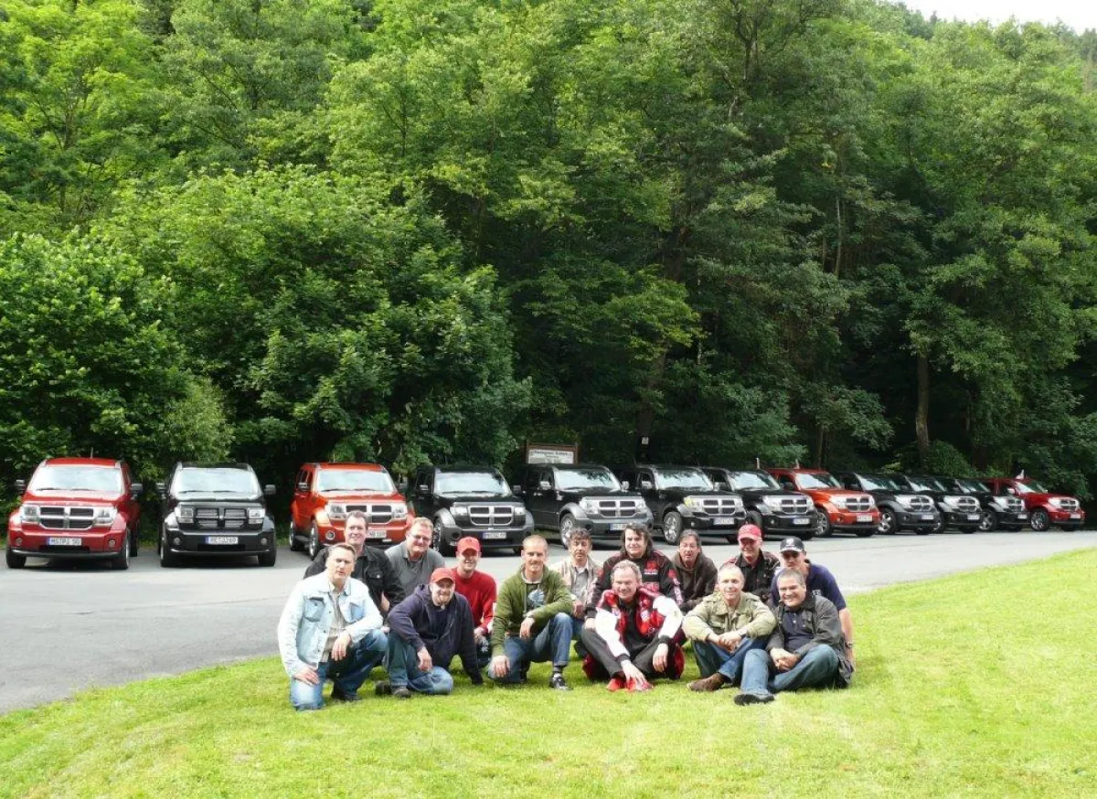 Diese Dodge Nitro's und ihre Fahrer sorgten auf der Anfahrt nach Rüdesheim am Rhein für reichlich Aufsehen auf der Autobahn