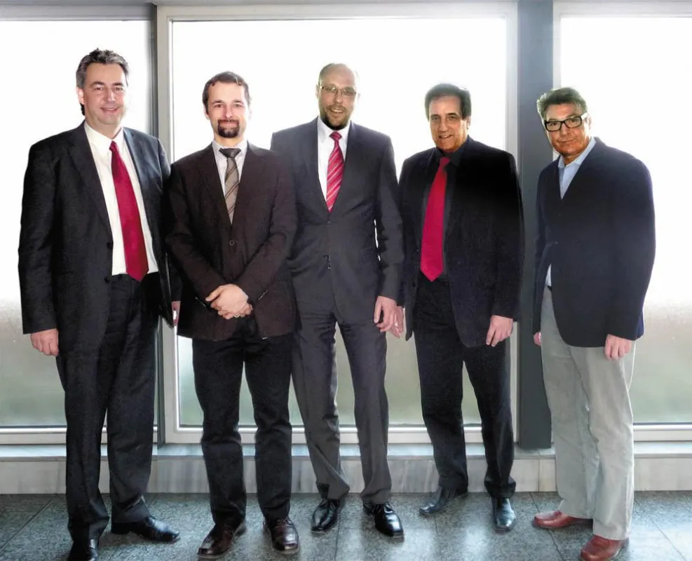 Die Vertragspartner; vlnr Dietmar Allgaier, Rudolf Sindelar, Lars Bergmann, Michael Köpple, Klaus Kugele