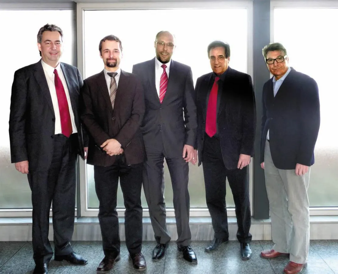 Die Vertragspartner; vlnr Dietmar Allgaier, Rudolf Sindelar, Lars Bergmann, Michael Köpple, Klaus Kugele