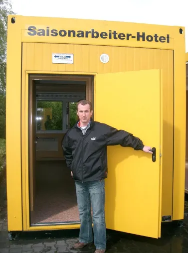 Saisonarbeiter genießen Komfort in ELA-Wohncontainern Bild: Saisonarbeiter genießen Komfort in ELA-Wohncontainern