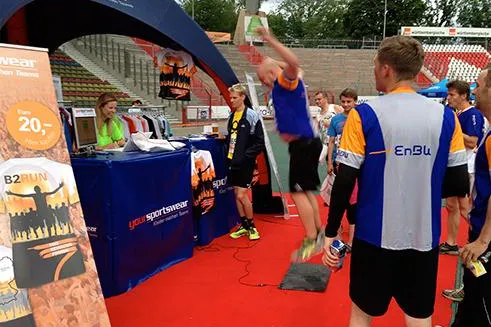 Ein „Hurricane“ fegt über Deutschland - yoursportswear Roadshow beim B2RUN in Karlsruhe Bild: Ein „Hurricane“ fegt über Deutschland - yoursportswear Roadshow beim B2RUN in Karlsruhe