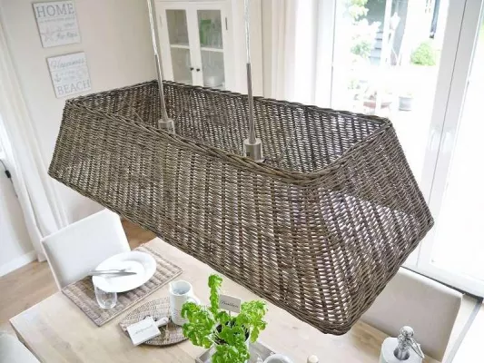 Bild: Moderner Landhausstil – Rattan Hängelampe als Trendaccessoire