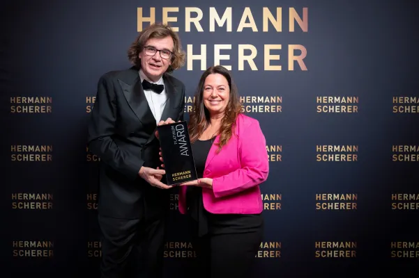 Ehemalige Kriminalbeamtin wird für außergewöhnliche Bühnenwirksamkeit ausgezeichnet Bild: Ehemalige Kriminalbeamtin wird für außergewöhnliche Bühnenwirksamkeit ausgezeichnet