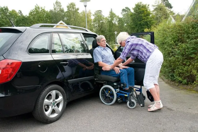Bild: Carony-Evo: Der Rollstuhl für Mobilität - Verbesserter Komfortrollstuhl erleichtert den Transport