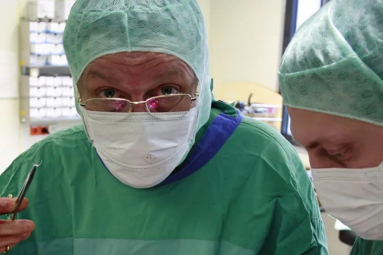 Bild: Kommission lobt MHH als Transplantationszentrum
