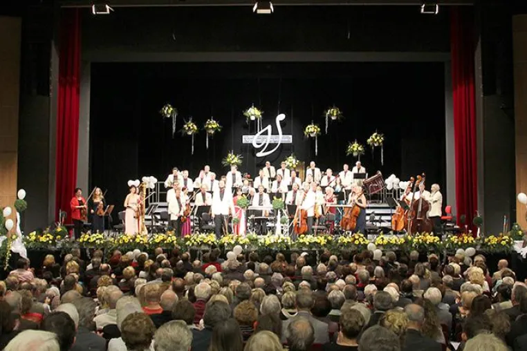 Bild: Musikalischer Jahreswechsel in Crimmitschau - Vogtland Philharmonie im Theater