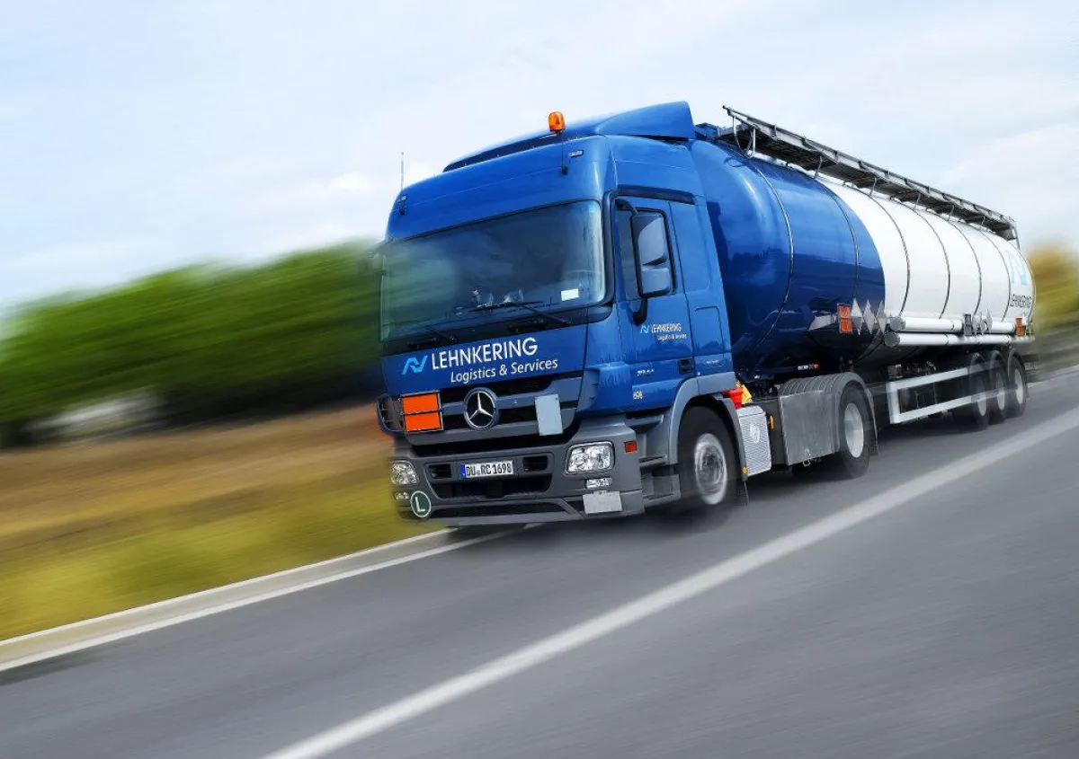 LEHNKERING-Lkw sind mit Dokumentenscanner und neuester Telematikgeneration ausgestattet.