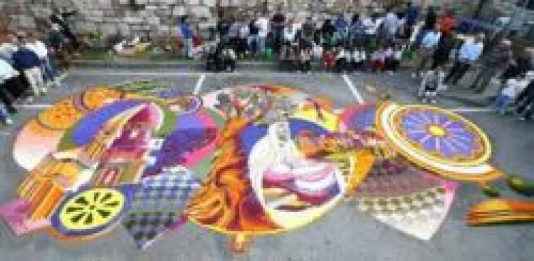 Bild: Ferienhaus Umbrien La Rogaia, Infiorata di San Luigi Gonzaga, Meisterwerke aus Blüten, Citta della Pieve 2012