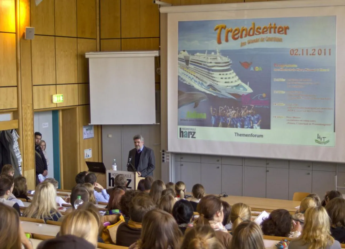 Rund 150 Studierende der Hochschule Harz besuchten das Themenforum „Trendsetter - Im Wandel der Generationen“.