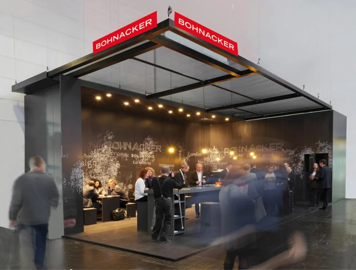 Der EuroShop Messestand von Bohnacker Store Solutions ist ein Treffpunkt für gute Gespräche