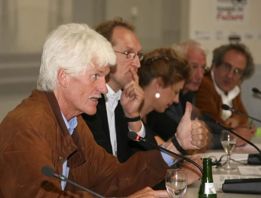 Die Redner waren sich einig: Unser Bildungssystem zementiert Ungleichheit. Michael Hartmann (vorne), Professor für Soziologie an der TU Darmstadt, sagte: ?Das dreigliedrige System sortiert viel zu vie