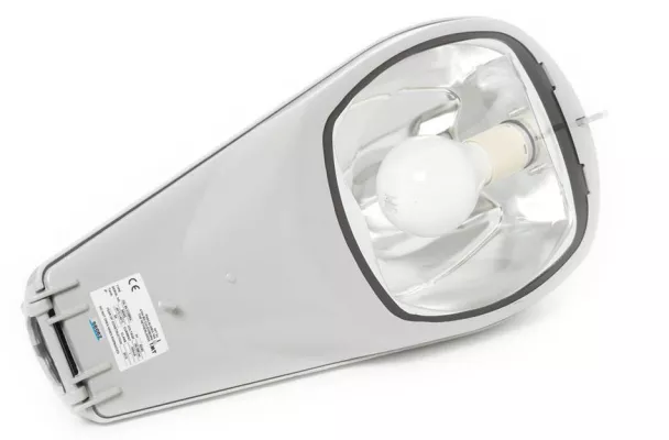 Bild: IQL Cobra Straßenleuchte auf Induktionsbasis