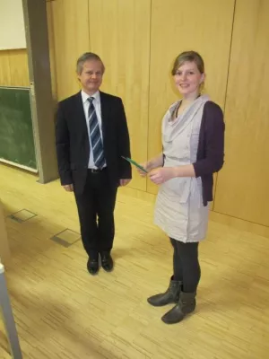 Bild: Nele Langner erhält Absolventenpreis des Fördervereins - Architektin an der FH Frankfurt ausgezeichnet
