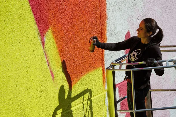 Weltweit bekannte Künstlerin MadC kommt nach Dresden und gestaltet ein altes Flughafenterminal am Airport um Bild: Weltweit bekannte Künstlerin MadC kommt nach Dresden und gestaltet ein altes Flughafenterminal am Airport um