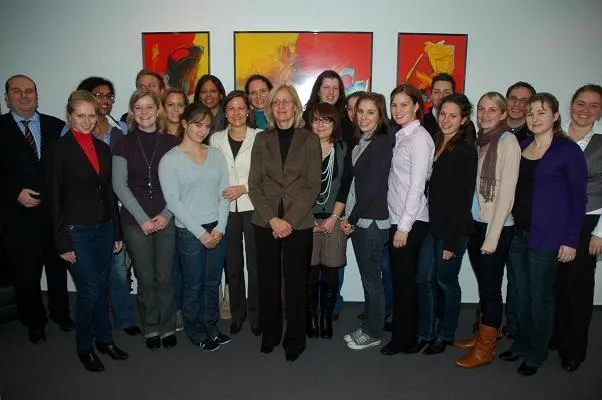 Bild: Immobilien- und Finanzbranchen: Pressearbeit lieber klassisch