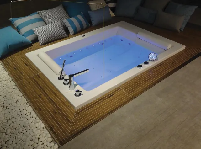 Bild: Enjoy Living GmbH stellt neues Whirlpoolsystem MultiSpa Champagner vor