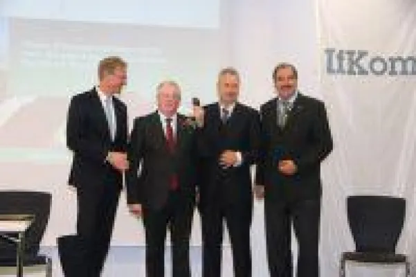 Bild: IfKom: Bundestagsabgeordneter Reinhold Sendker ist IfKom-Ehrenpreisträger 2018