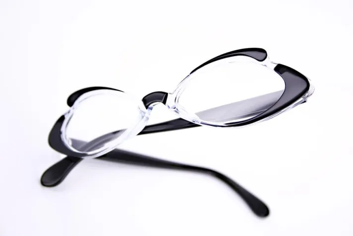 Bild: Fashion-Statement schwarz-weiß: Das Lieblingsthema im Mode- und Brillendesign