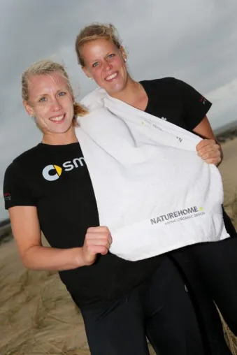 Bild: NATUREHOME ist offizieller TEAMPARTNER der Vize-Weltmeisterinnen im Beachvolleyball Borger & Büthe