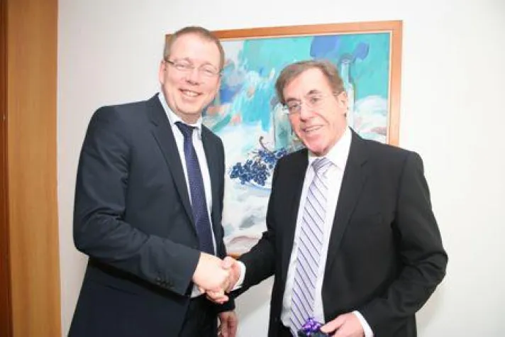 Bild: Silbernes Dienstjubiläum bei der Rüsselsheimer Volksbank eG