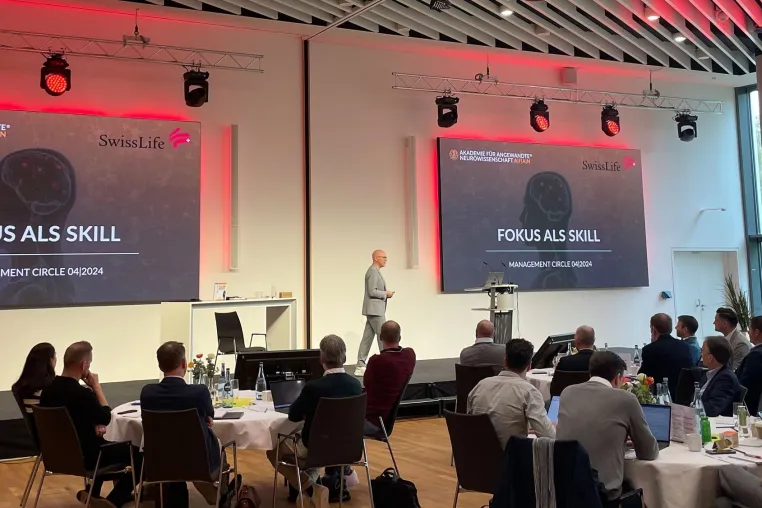 Fokus ist kein Talent, sondern ein Skill: Studie mit 69 Erwachsenen zeigt, wie Aufmerksamkeit trainierbar ist Bild: Fokus ist kein Talent, sondern ein Skill: Studie mit 69 Erwachsenen zeigt, wie Aufmerksamkeit trainierbar ist