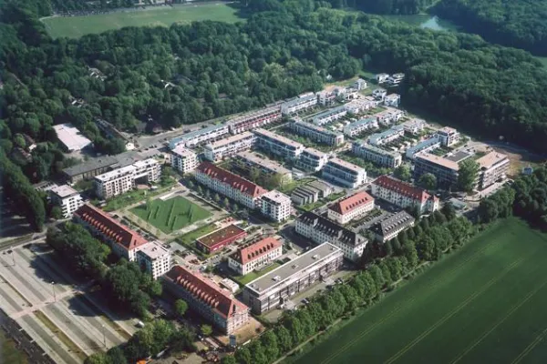 Wassily will heim - Von der Kaserne zum Stadtwaldviertel im Bauhaus-Stil Bild: Wassily will heim - Von der Kaserne zum Stadtwaldviertel im Bauhaus-Stil