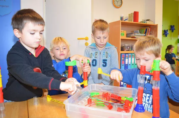 Technik Türme erleichtern Lehrern die Arbeit Bild: Technik Türme erleichtern Lehrern die Arbeit
