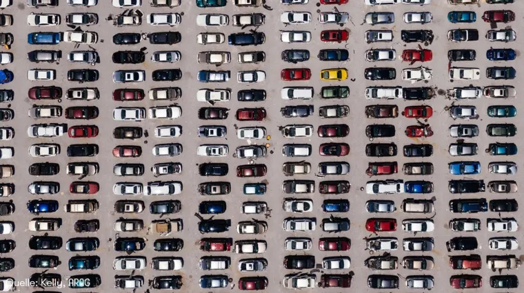 Bild: Parkplätze – Kampf ums Kurvenparadies