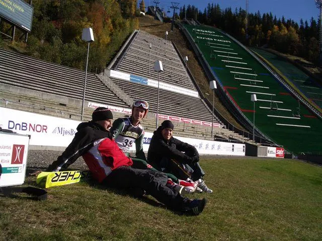 Bild: Michael Uhrmann hebt wieder ab - erste Versuche auf der Großschanze in Lillehammer