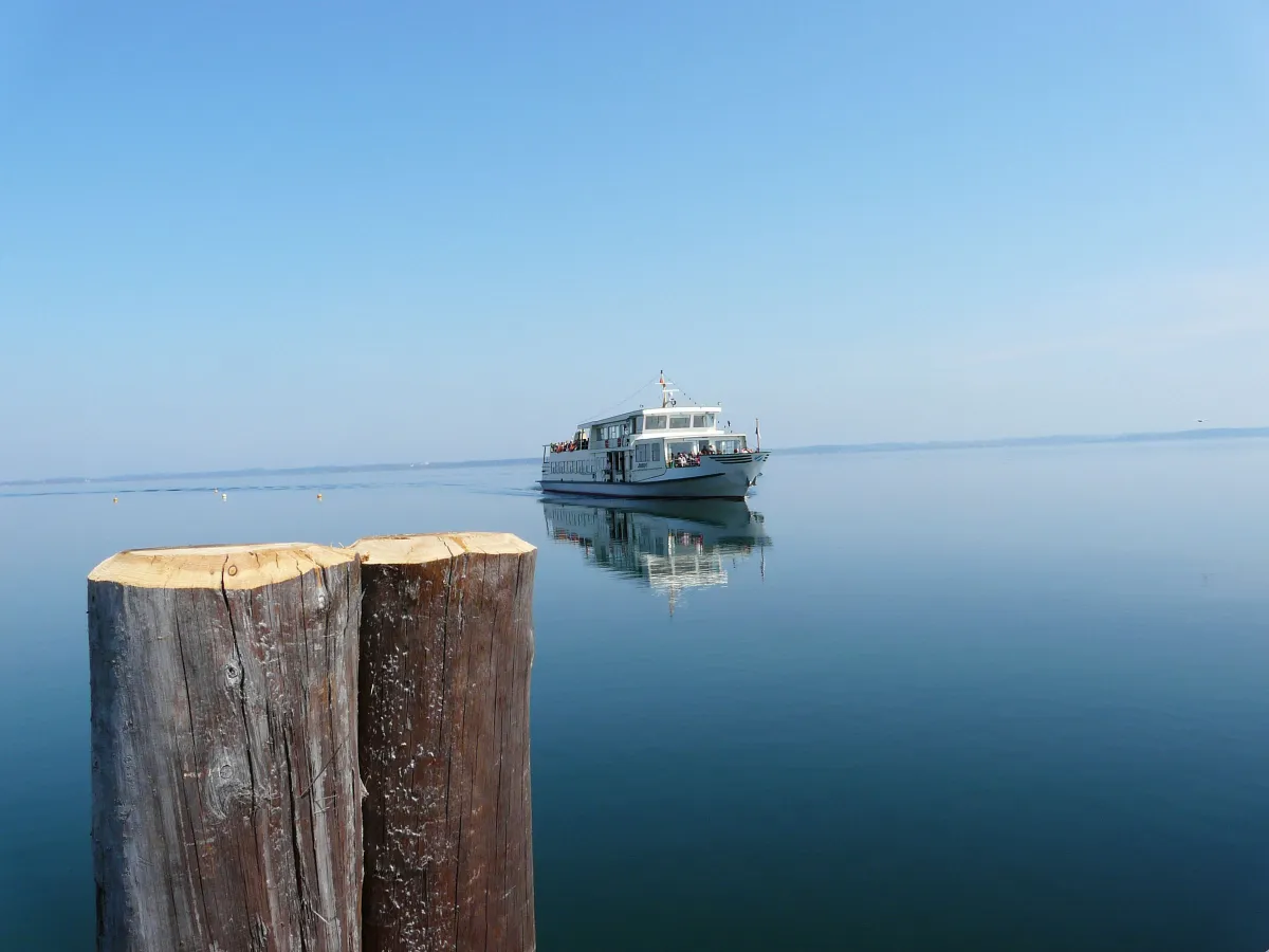 Ein Ausdlug zum Chiemsee ist immer ein Erlebnis beim Urlaub in Bayern (© Stephan Kastner)