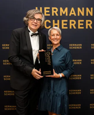 Bild: Zukunftsexpertin überzeugt Publikum und Jury bei internationalem SpeakerSlam