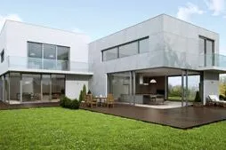 Bild: Schiebetüren aus Aluminium mit Panoramaverglasung