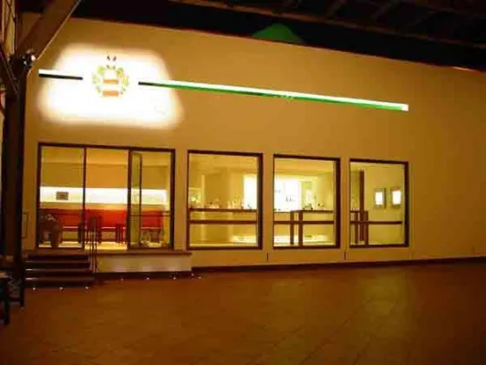 Bild: as systems illuminiert Vinothek des Weingutes Hans Wirsching