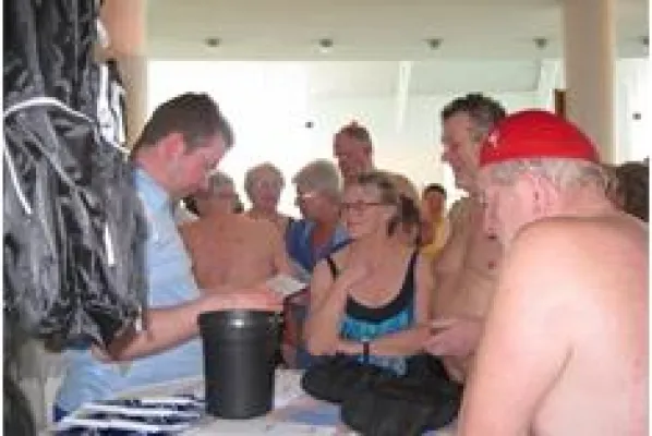 Kondrauer und Sibyllenbad unterstützen Weltwassertag Bild: Kondrauer und Sibyllenbad unterstützen Weltwassertag