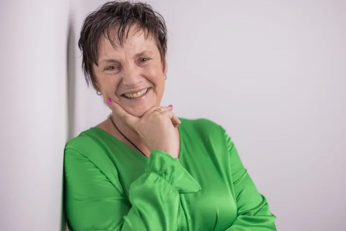 Bild: Lifecoach Steffi Christian erhält Platinum Award von Top-100-Speaker Hermann Scherer