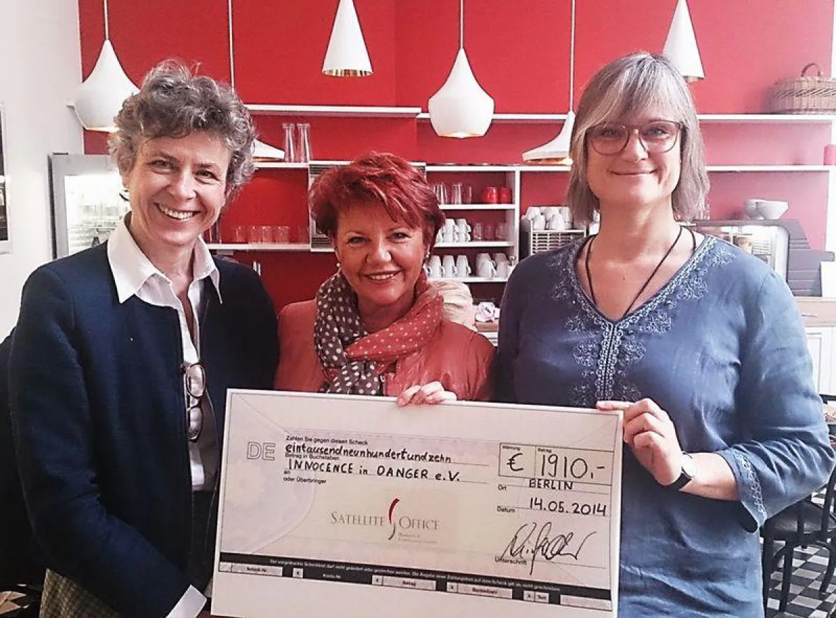 Spendenscheck für Julia von Weiler