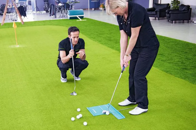 Perfekt angepasst – Aktion Putter-Nachfitting in der KRAMSKI Putting Academy Bild: Perfekt angepasst – Aktion Putter-Nachfitting in der KRAMSKI Putting Academy
