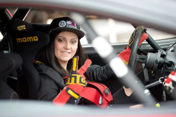 Bild: Neues Fashion-Label für Frauen mit Liebe zu Bikes & Cars