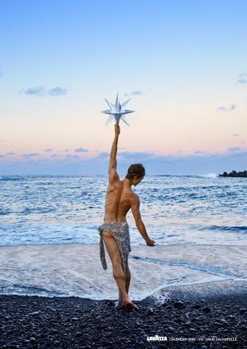 Bild: DAVID LACHAPELLE FOTOGRAFIERT FÜR DEN LAVAZZA-KALENDER 2020