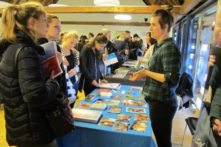 Bild: Von Basel in die weite Welt Youth Education & Travel Fair Basel informiert zu Auslandsaufenthalten